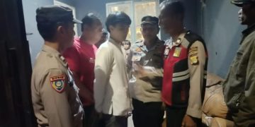 Seorang ayah di Ciputat, Tangerang Selatan, ditangkap usai membanting bayinya yang berusia enam bulan hingga meninggal dunia. (Foto: beritaborneo.com)