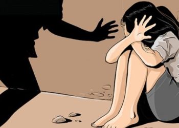 Polres Boyolali mengamankan pria berinisial DK setelah terbukti menyetubuhi dua adik kandungnya. Salah satu korban yang masih di bawah umur kini hamil 5 bulan.