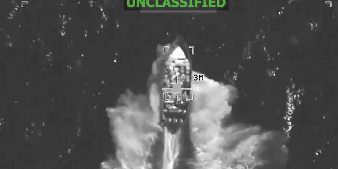 Militer AS menembak kapal diduga penyelundup narkoba di Pasifik Timur. Empat awak tewas setelah intelijen memastikan muatan ilegal. (Foto: Southcom)