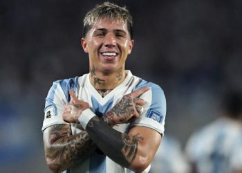Enzo Fernandez mengungkap impian besar menjadi kapten Argentina setelah Messi. Simak perjalanan karier dan ambisi pemain muda Albiceleste ini. (Foto: onefootball.com)