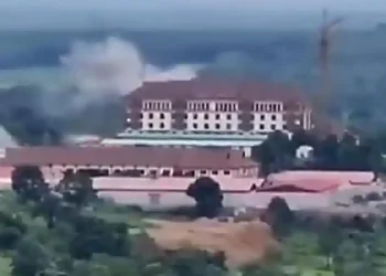 Jet tempur Thailand mengebom sejumlah kasino di Kamboja yang diklaim sebagai pusat komando militer. Konflik perbatasan menelan puluhan korban. (Foto: Bangkok Post/Video Viral)