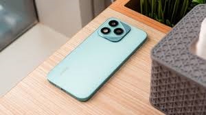 Honor 400 Lite hadir dengan fitur AI, layar AMOLED cerah, kamera 108 MP, dan harga promo Desember 2025. Simak spesifikasi lengkapnya. (Foto: gizmologi.id)