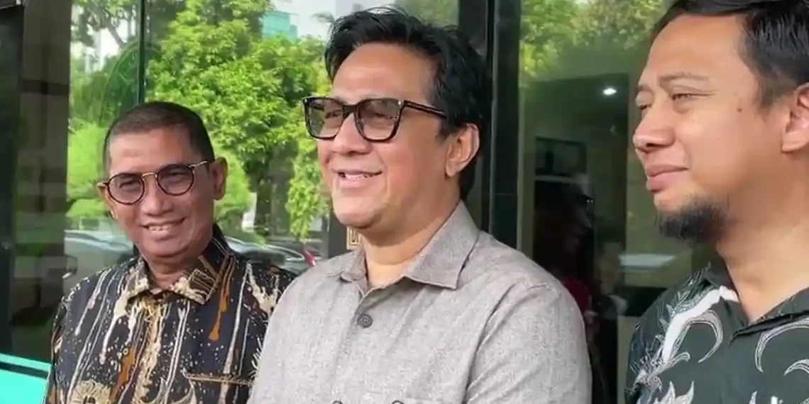 Andre Taulany resmi ucap ikrar talak untuk Erin di PA Jakarta Selatan. Ia mengaku lega meski proses perceraian berlangsung berat. (Foto: tribunnews.com/Fauzi Nur Alamsyah)