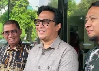 Andre Taulany resmi ucap ikrar talak untuk Erin di PA Jakarta Selatan. Ia mengaku lega meski proses perceraian berlangsung berat. (Foto: tribunnews.com/Fauzi Nur Alamsyah)