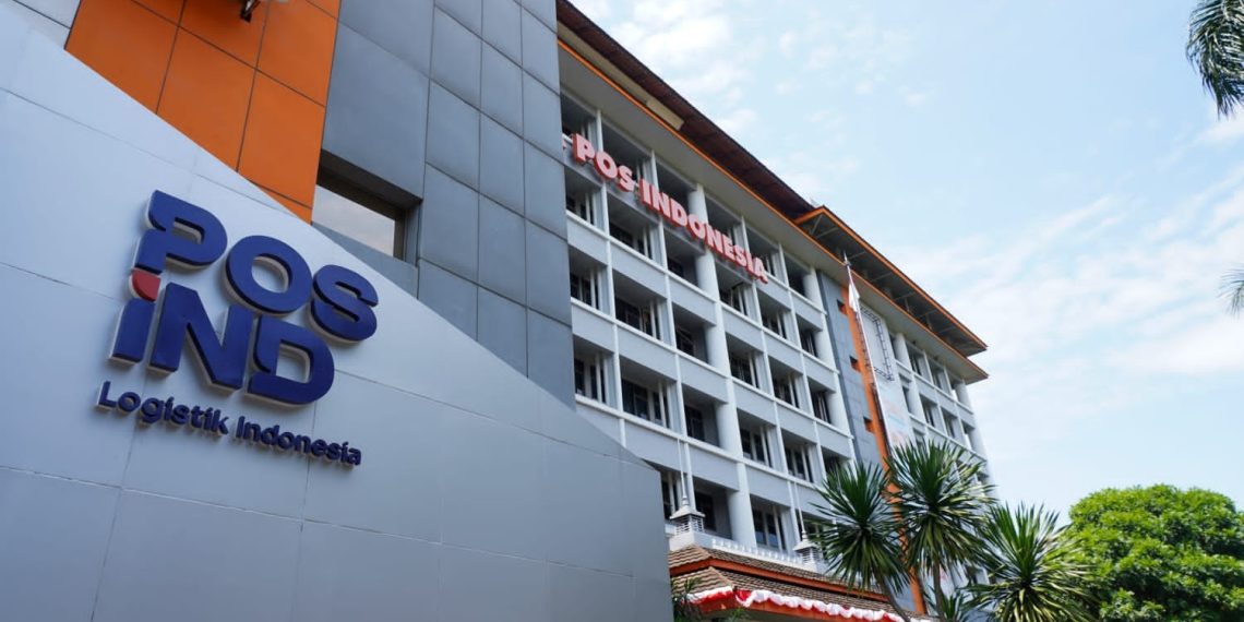 Pos Indonesia menggratiskan pengiriman bantuan dan mengantar BLT Kesra langsung ke lokasi pengungsian di Aceh, Sumut, dan Sumbar selama keadaan darurat bencana. (Foto: tribuntipikor.com)