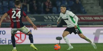 Jay Idzes tampil solid saat Sassuolo bermain imbang 1-1 kontra Bologna di Serie A. Pemain timnas Indonesia ini mendapatkan pujian dari rekan setimnya. (Foto: Getty Images)