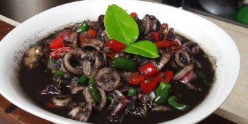 Resep cumi hitam gurih pekat dari tinta alami, bumbu meresap, anti amis, dan mudah dibuat. Cocok untuk menu hemat tapi istimewa. (Foto: tokowahab.com)