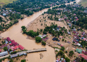 Penanganan bencana banjir dan longsor di Aceh, Sumut, dan Sumbar memasuki tahap transisi rehabilitasi. Data korban, desa hilang, dan hunian sementara terus diperbarui. (Foto: relawannusantara.id)