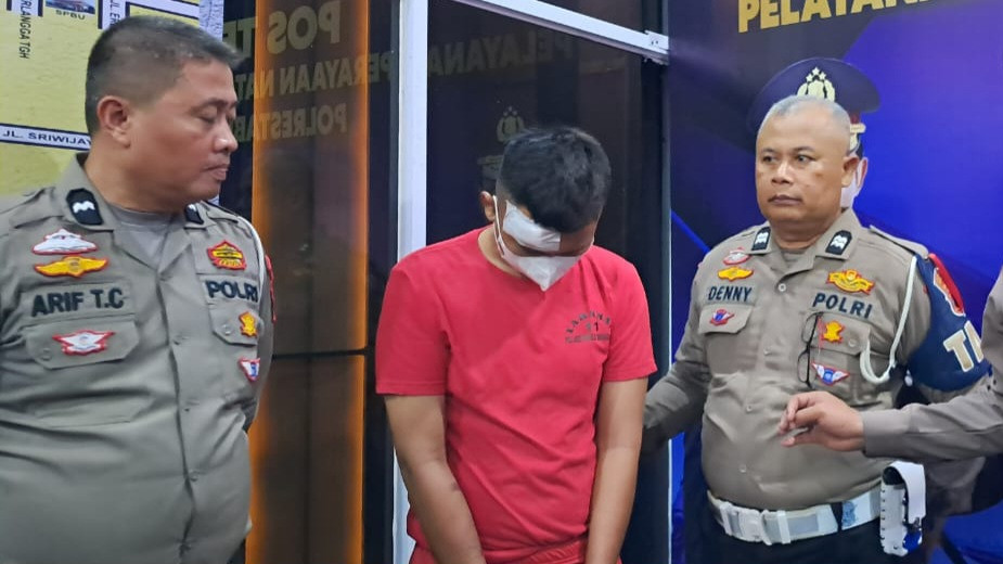 Sopir Bus Cahaya Trans Resmi Tersangka, Polisi Ungkap Faktor Ketidaktahuan Jalur Polisi menetapkan sopir bus Cahaya Trans sebagai tersangka kecelakaan maut di Semarang yang menewaskan 16 penumpang. (Foto: JPNN.com)