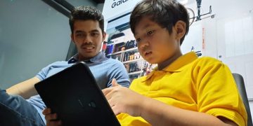 Tips orang tua mengelola penggunaan gadget anak secara sehat dan terarah. (Foto: Gizmologi.id)