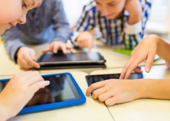 Studi internasional menunjukkan penggunaan media sosial pada anak berkaitan dengan peningkatan gejala sulit fokus dan potensi ADHD. (Foto: ANTARA/Flickr)