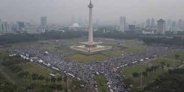 Jakarta menggelar demo pagi dan Reuni 212 sore ini. Polisi menyiapkan rekayasa lalu lintas dan imbauan hindari sejumlah ruas jalan. (Foto: ANTARA FOTO/ Fakhri Hermansyah/nz)