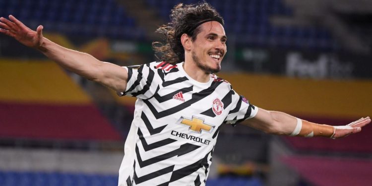 Edinson Cavani resmi pensiun dari sepak bola pada usia 38 tahun. Ia dikenal sebagai striker tajam yang sering rela berada di balik sorotan superstar lain. (Foto: REUTERS/Alberto Lingria)