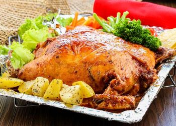 Resep Ayam Kodok Natal yang juicy, lembut, dan penuh isian spesial. Hidangan klasik keluarga yang selalu bikin rindu suasana perayaan. (Foto: Dapur Kobe)