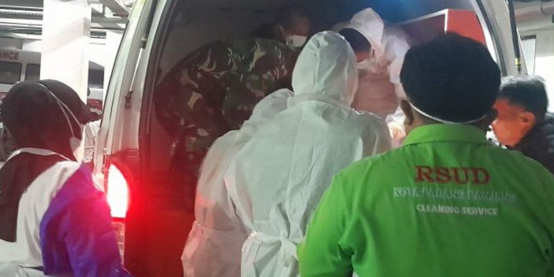 Tiga prajurit TNI gugur saat mengatur lalu lintas dan evakuasi warga ketika banjir bandang menerjang Lembah Anai, Sumbar. (Foto: ANTARA)