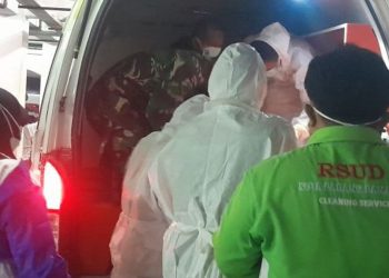 Tiga prajurit TNI gugur saat mengatur lalu lintas dan evakuasi warga ketika banjir bandang menerjang Lembah Anai, Sumbar. (Foto: ANTARA)