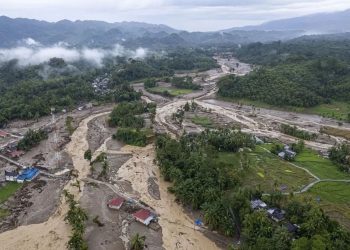 Banjir dan longsor di Sumatra menelan 969 korban jiwa dan menyebabkan lebih dari 902 ribu warga mengungsi per 10 Desember 2025. (Foto: ANTARA FOTO/Wahdi Septiawan)