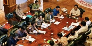 Prabowo memimpin rapat terbatas di Hambalang, membahas pengungsi bencana Sumatra dan persiapan libur Natal serta tahun baru. (Foto: Antara)