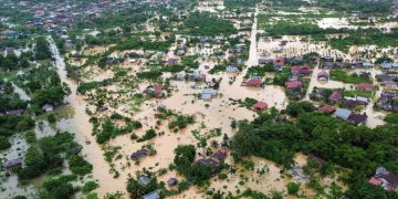 Sejumlah negara Asia pernah dilanda banjir besar dan badai hingga menerima bantuan asing.