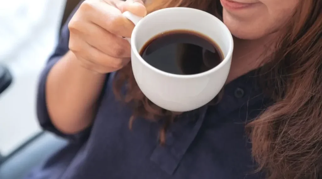 Penelitian terbaru menunjukkan minum kopi di pagi hari berkaitan dengan penurunan risiko kematian dan penyakit jantung. (Foto: eatthis.com)
