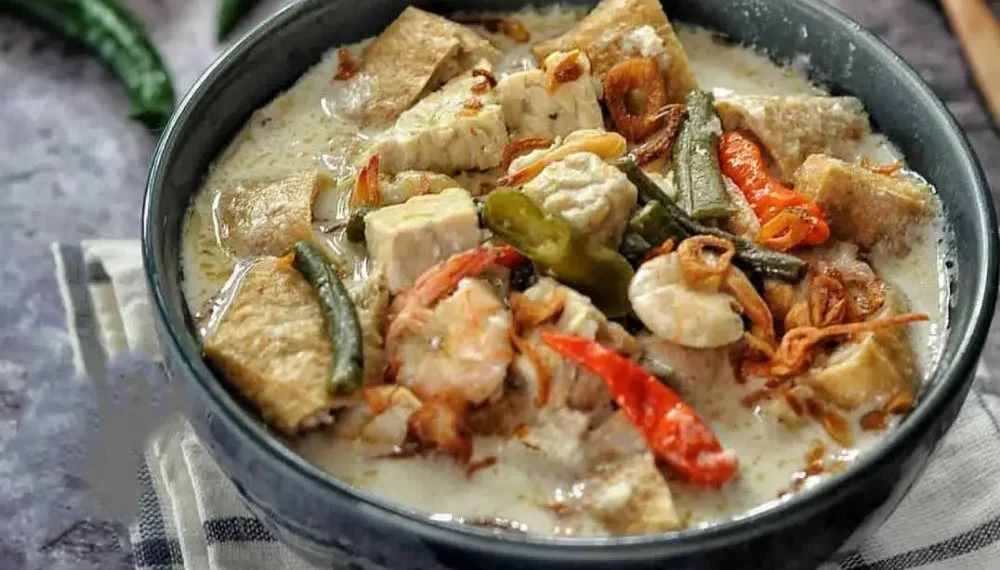 Resep sayur tahu gurih santan, lauk rumahan sederhana yang hangat, hemat, dan cocok untuk keluarga. Lengkap dengan bahan, cara membuat, dan tips. (Foto: instagram.com/hanhanny)