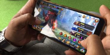 Kasus anak di Medan yang menewaskan ibunya disebut dipicu game online. Psikolog menjelaskan dampak paparan konten kekerasan pada perilaku anak. (Foto: ANTARA News/Ida Nurcahyani)