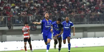 Pelatih Persib, Bojan Hodak, menilai kekalahan Borneo FC bukan ancaman terbesar dan menyebut Persija sebagai tim yang lebih mengkhawatirkannya.