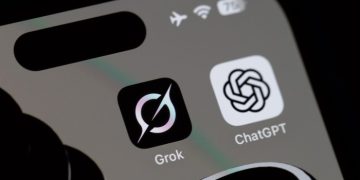 Peneliti ungkap modus baru peretas yang memanfaatkan ChatGPT Grok dan Google untuk menyebarkan malware melalui hasil pencarian. (Foto: Bloomberg(