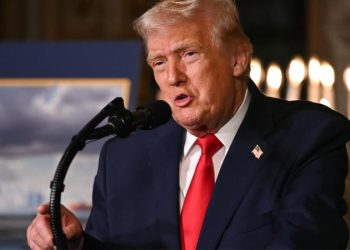 Donald Trump mengisyaratkan Presiden Venezuela Nicolas Maduro sebaiknya mundur di tengah tekanan militer dan blokade minyak AS. (Foto: AFP)