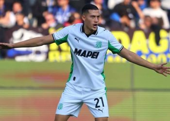 Jay Idzes kembali dikaitkan dengan AC Milan setelah tampil konsisten di Serie A. Media Italia menyebut transfer bisa terjadi pada Januari mendatang. (Foto: Instagram Jay Idzes)