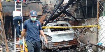 Kebakaran rumah di Penjaringan Jakarta Utara menewaskan lima orang. Api diduga berasal dari ledakan baterai mobil listrik. (Dok. Polsek Penjaringan)