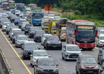Lalu lintas di sejumlah ruas tol arah Jakarta terpantau padat pagi ini akibat volume kendaraan dan penanganan kecelakaan. Berikut daftar titik kepadatan. (Foto: Korlantas Polri)