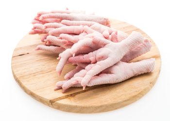 Apakah ceker ayam mengandung kolesterol tinggi. Ahli gizi menjelaskan kandungan nutrisi, risiko, dan aturan konsumsi yang aman. (Foto: chickin.id)