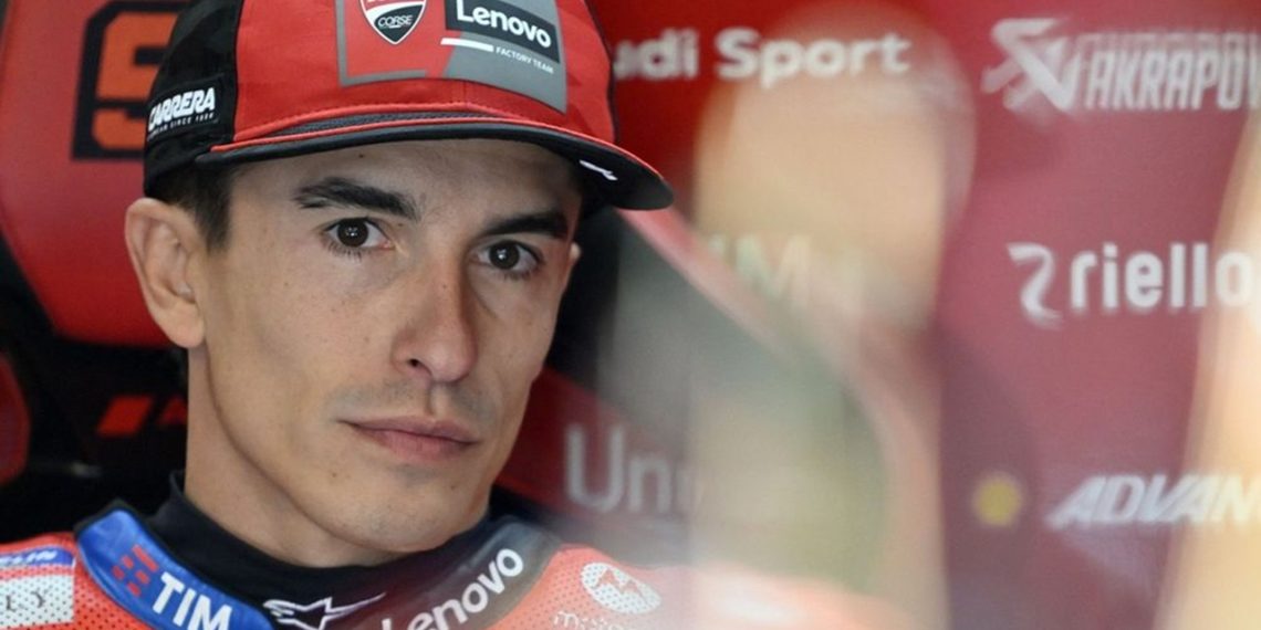 Marc Marquez buka opsi pensiun pada 2027 jika motor anyar MotoGP tidak buatnya bisa menang. Simak alasannya. (Foto: ligaolahraga.com)