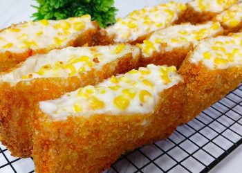 Roti Goreng Jasuke adalah camilan hemat dengan isian jagung susu keju yang lumer, renyah di luar, cocok untuk ide jualan dan teman ngopi. (Foto: Youtube / Ummu Faiz)