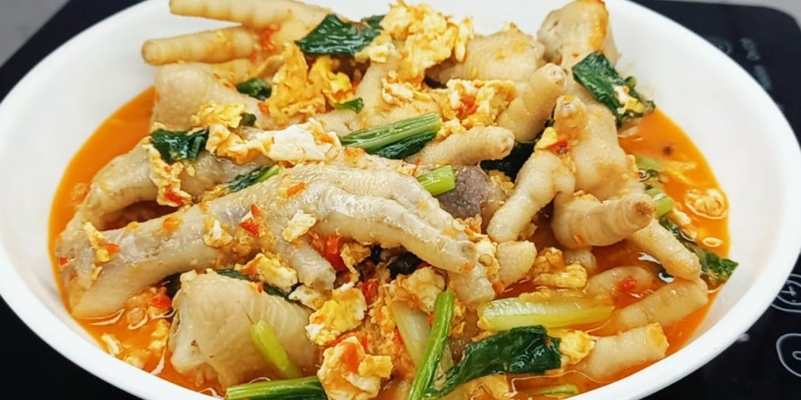 Seblak ceker kuah pedas yang gurih dan harum kencur. Resep lengkap, bahan, langkah, tips anti gagal, dan cara membuat ceker empuk tanpa bau amis. (Foto: Youtube / Ririn Jaelani)