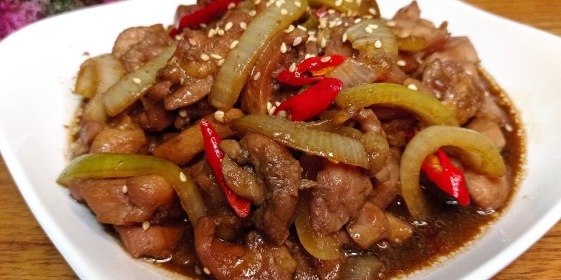 Resep teriyaki rumahan rasa HokBen yang manis, gurih, dan kental. Praktis dibuat, cocok untuk lauk harian dan bekal kerja. (Foto: Youtube / Dapur Mukbang)