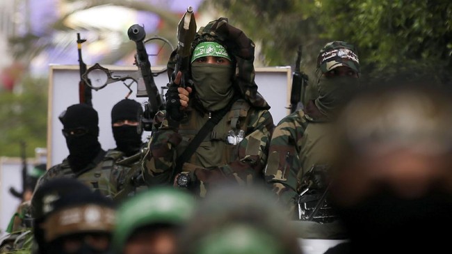 Hamas Janji Hentikan Serangan ke Israel dan Beri Respons atas Proposal Internasional Hamas memastikan tidak akan menyerang Israel lagi namun menolak pelucutan senjata. Meshaal juga menanggapi proposal damai Trump. (Foto: REUTERS/MOHAMMED SALEM)