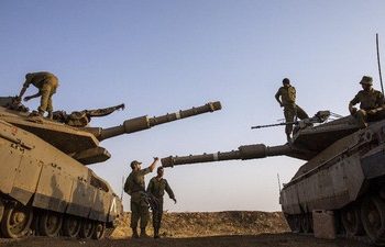 Laporan internasional menyebut produsen senjata meraup pendapatan besar di tengah konflik global. Permintaan melonjak akibat perang di Ukraina dan Gaza. (Foto: AP/Ariel Schalit)