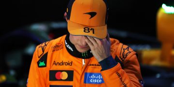 Oscar Piastri kecewa berat setelah gagal menang di F1 Qatar 2025 gara-gara blunder pit stop tim McLaren. Ini kronologi lengkapnya. (Foto: F1)