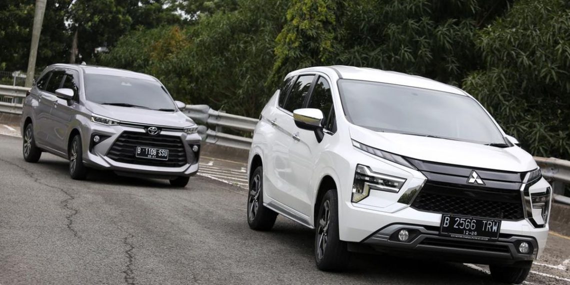 Berapa pajak tahunan Toyota Avanza dan Mitsubishi Xpander? Simak perbandingan resmi berdasarkan dasar pengenaan pajak kendaraan bermotor tahun 2025. (Foto: Agung Pambudhy/detikOto)