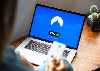 Laporan terbaru menunjukkan Gen Z jadi target utama VPN palsu yang membawa malware. Ketahui modus, risiko, dan cara menghindarinya. (Foto: Unsplash/Peter Lagson)