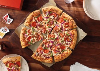 Beragam promo makanan dan minuman akhir tahun hadir dari HokBen, Pizza Hut, Fore Coffee dan lainnya. Simak daftar promo yang bisa jadi pilihan. (Foto: dok Yum! Brand)