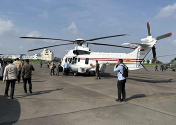 Prabowo terbang dengan helikopter ke Aceh Tamiang untuk meninjau posko pengungsian dan lokasi terdampak banjir bandang yang melanda tiga provinsi. (Foto: Detik)