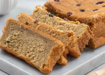 Resep Bolu Pisang Tanpa Tepung super moist dan wangi pisang matang, cocok untuk cemilan sehat bebas gluten. Praktis dibuat di rumah dan anti gagal. (Foto: paxelmarket)