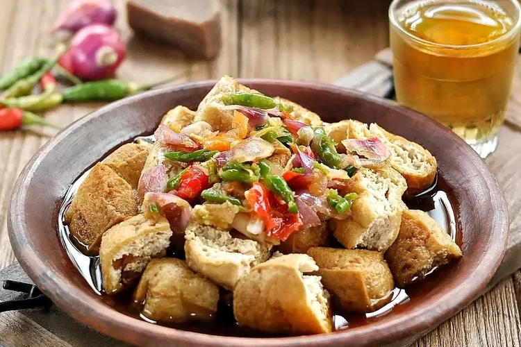 Bumbu Tahu Gejrot Asam Pedas Manis, Segarnya Bikin Ingat Jajanan Pinggir Jalan Resep bumbu tahu gejrot asam pedas manis khas Cirebon yang seimbang dan mudah dibuat. Praktis, hemat, dan rasanya bikin nagih.