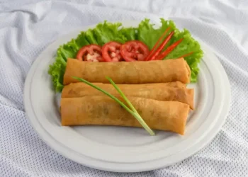 Resep kulit lumpia lentur dan anti sobek, tipis lembut, mudah dibuat di rumah dengan bahan sederhana dan hasil profesional. (Foto: Freepik)