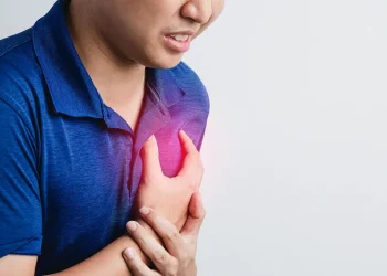 Studi terbaru menemukan duduk terlalu lama meningkatkan risiko gagal jantung dan kematian kardiovaskular hingga 60 persen. (Foto: ciputramedicalcenter.com)