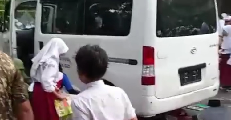 Respons Lengkap BGN Setelah Mobil Pengantar MBG Menabrak Siswa SD di Cilincing BGN menjelaskan kronologi insiden mobil pengantar MBG yang menabrak siswa SD di Jakut dan memastikan seluruh korban mendapat penanganan penuh. (Foto: Instagram Jakut_update)