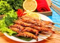 Resep udang bakar bumbu meresap yang gurih manis, mudah dibuat di rumah. Cocok untuk menu hemat, makan malam keluarga, atau acara bakar-bakaran. (Foto: Dapur Kobe)
